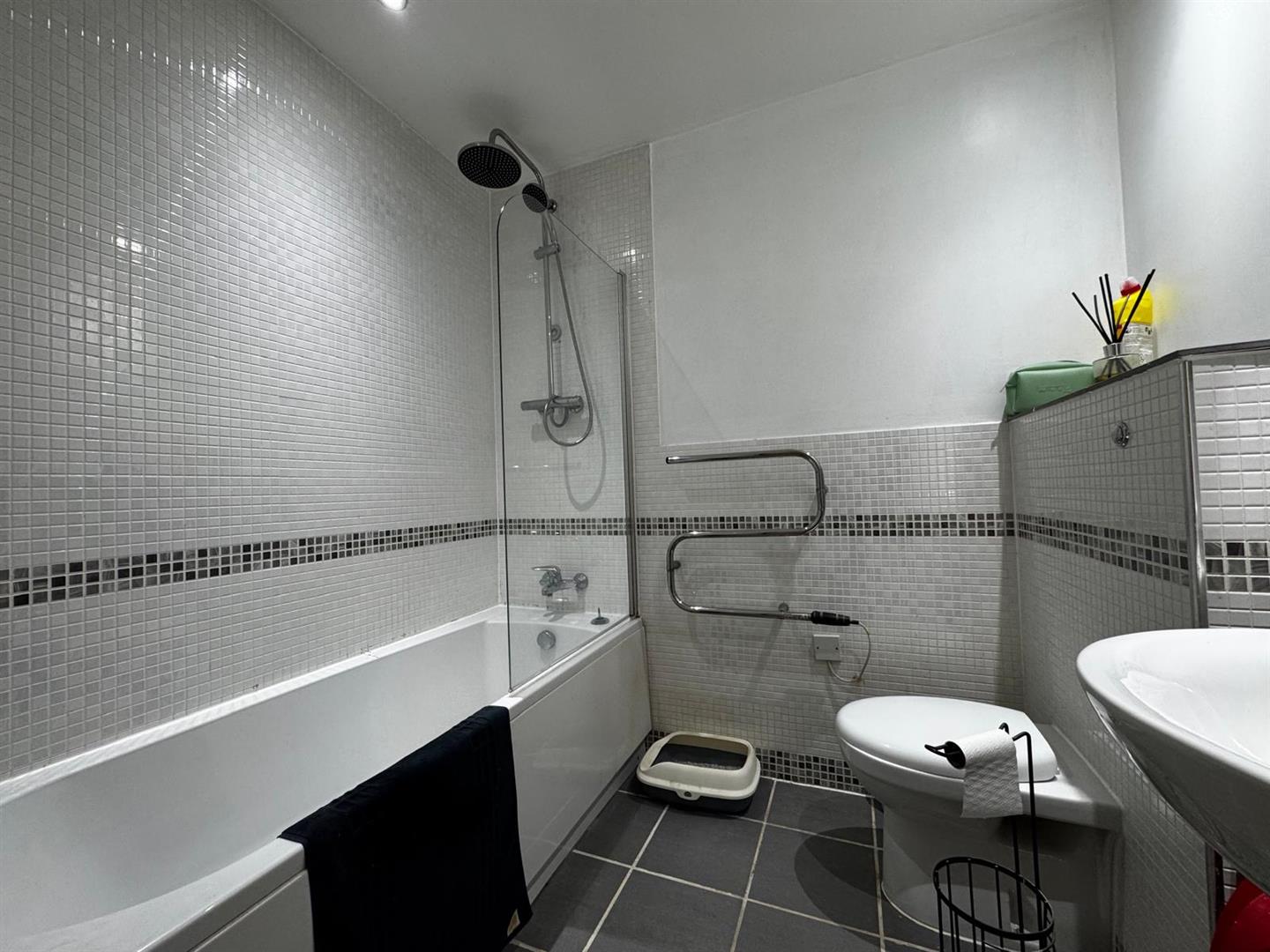 2 Bedroom Apartment To Buy image 12